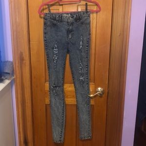 HIGH WAISTED DISTRESSED JEANS